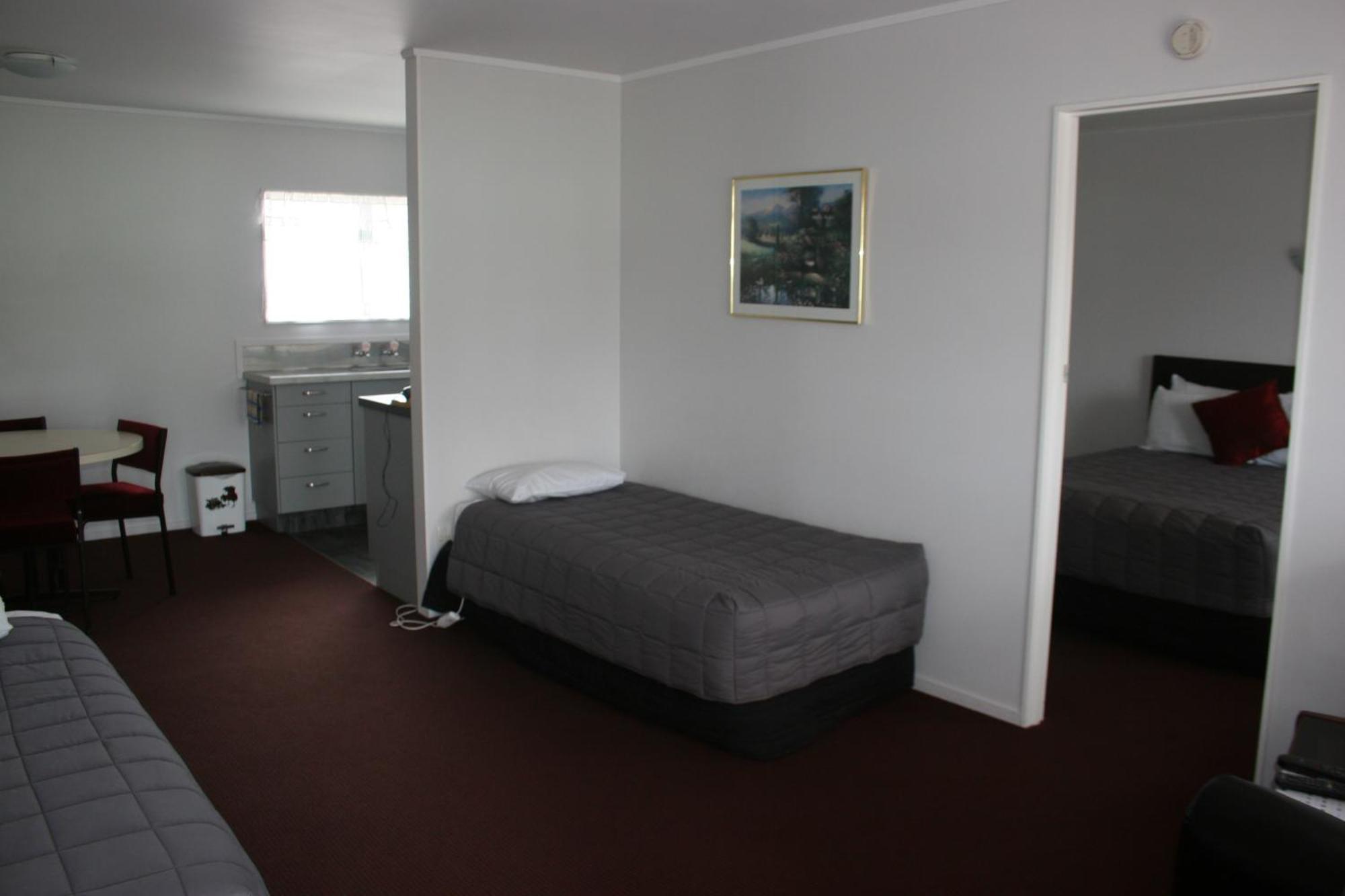 Burgundy Rose Motel Whangarei Bagian luar foto