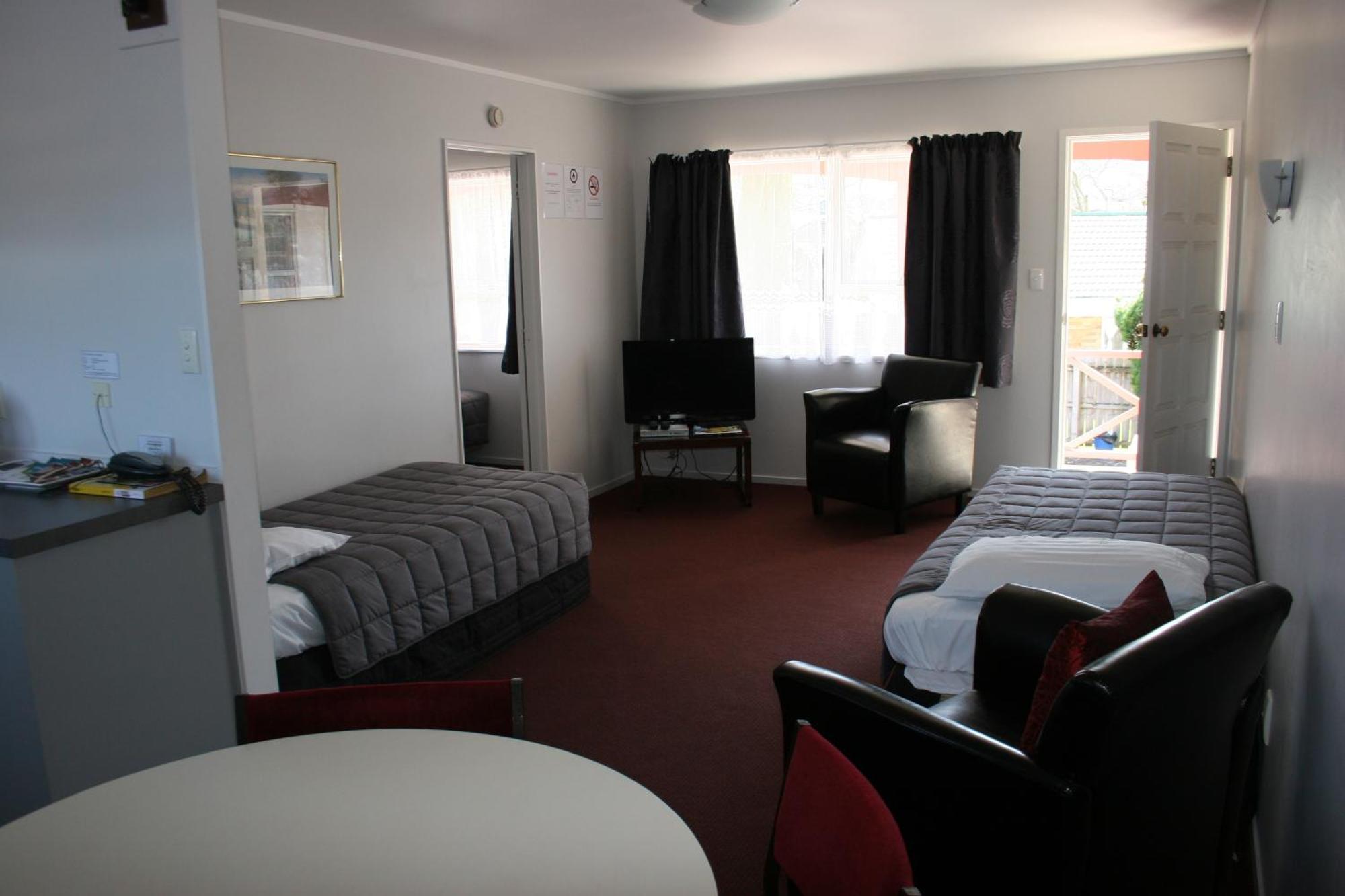 Burgundy Rose Motel Whangarei Bagian luar foto