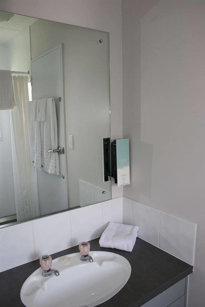 Burgundy Rose Motel Whangarei Bagian luar foto